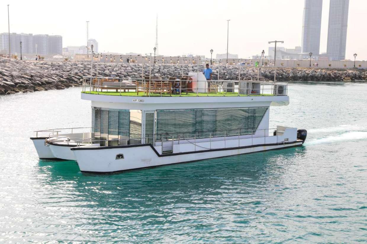 Butinah Charters Yacht